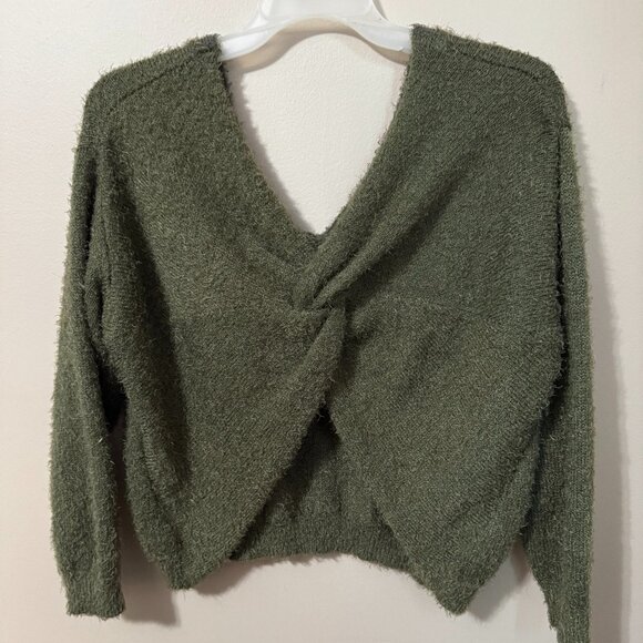 ๐งต #239 Derek Heart Fuzzy V-Neck Twist-Back Sweater | Olive Green Soft Knit - Picture 1 of 3